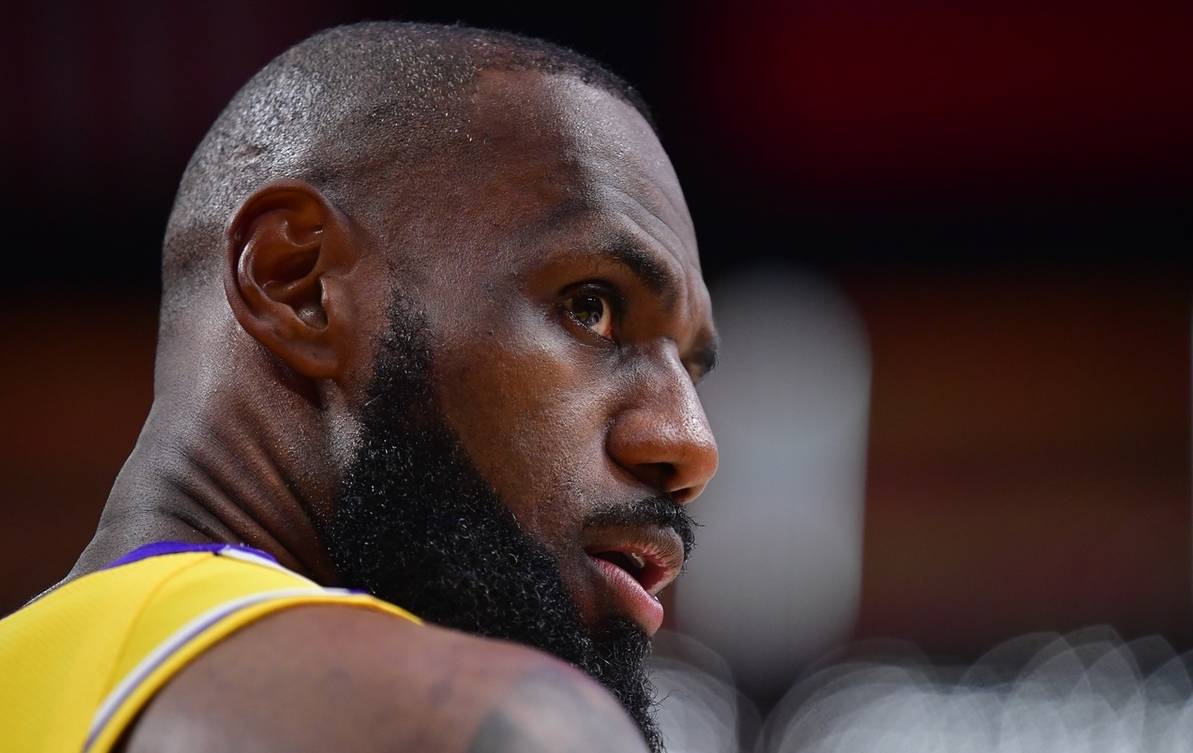 九游-詹姆斯迎来十二赛季高光表现，雄鹿球迷沸腾！的简单介绍