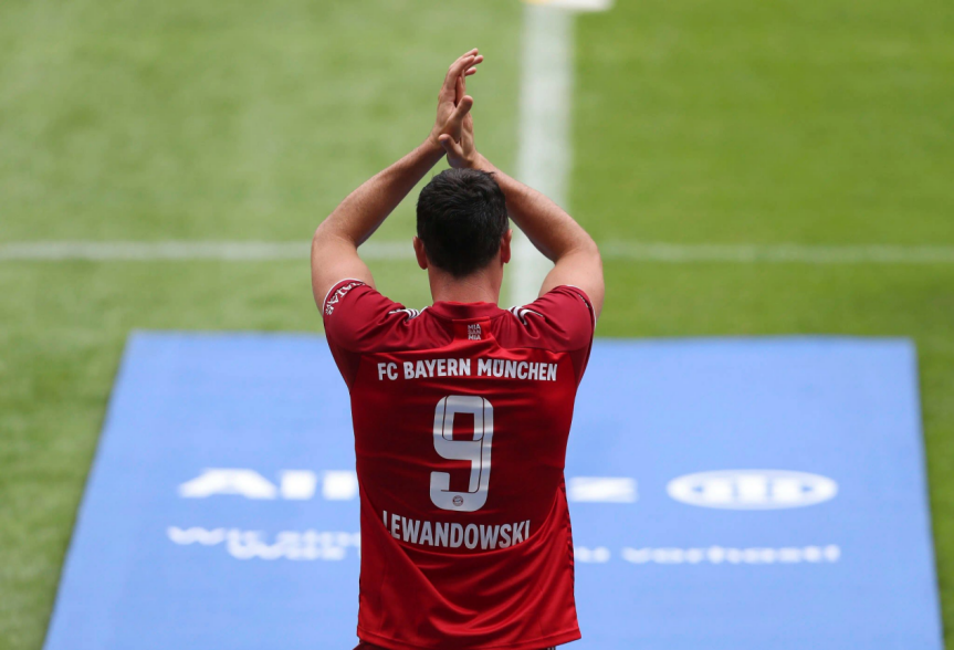 包含莱万多夫斯基赛事官方发布绝杀新规，曼联争议不断！的词条